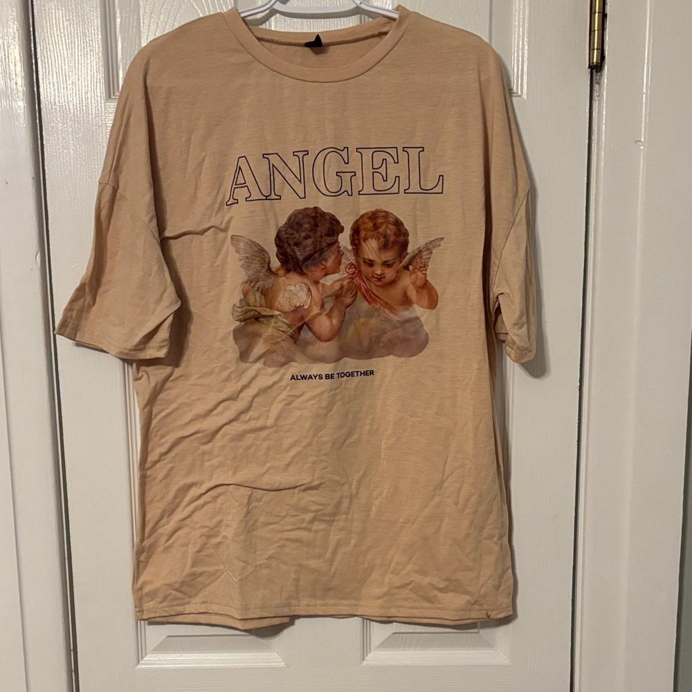 Angel Graphic T-Shirt, Size M, Smoke Free Home